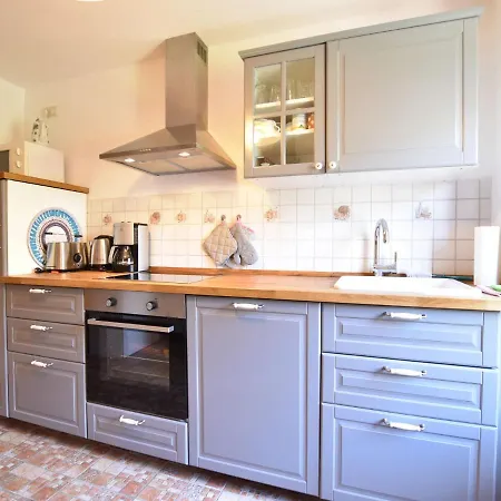 Spacious Holiday Near The Beach * Zierow